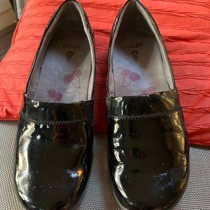 Ahnu Jackie Black Patent Leather Slip Ons - Sz 9.5